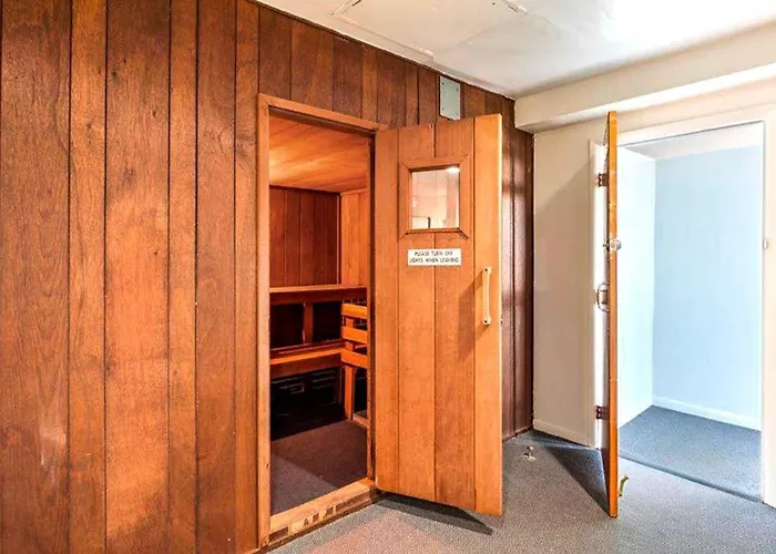 Holiday home Convenient & Affordable With Ac Washer & Dryer Pools Gym & Game