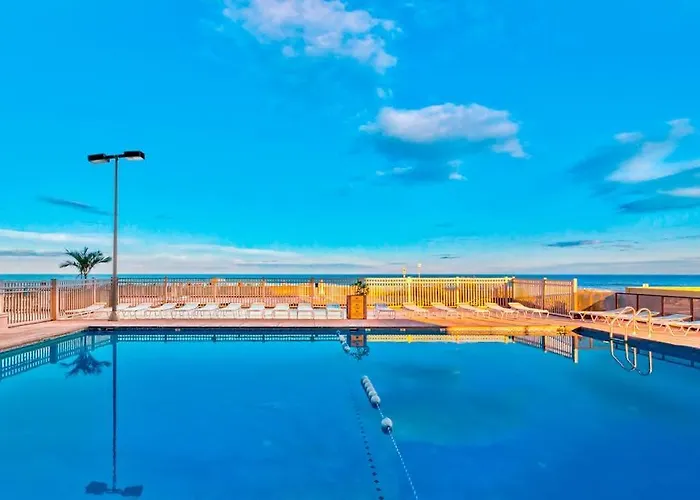 Convenient & Affordable With Ac Washer & Dryer Pools Gym & Game Holiday home